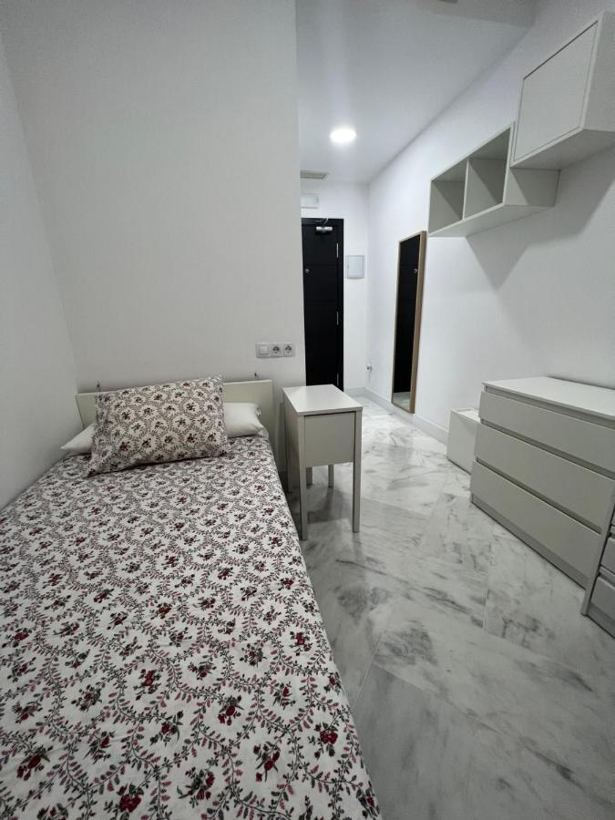Colegio Mayor Careu - Women Only - University Community Seville Luaran gambar
