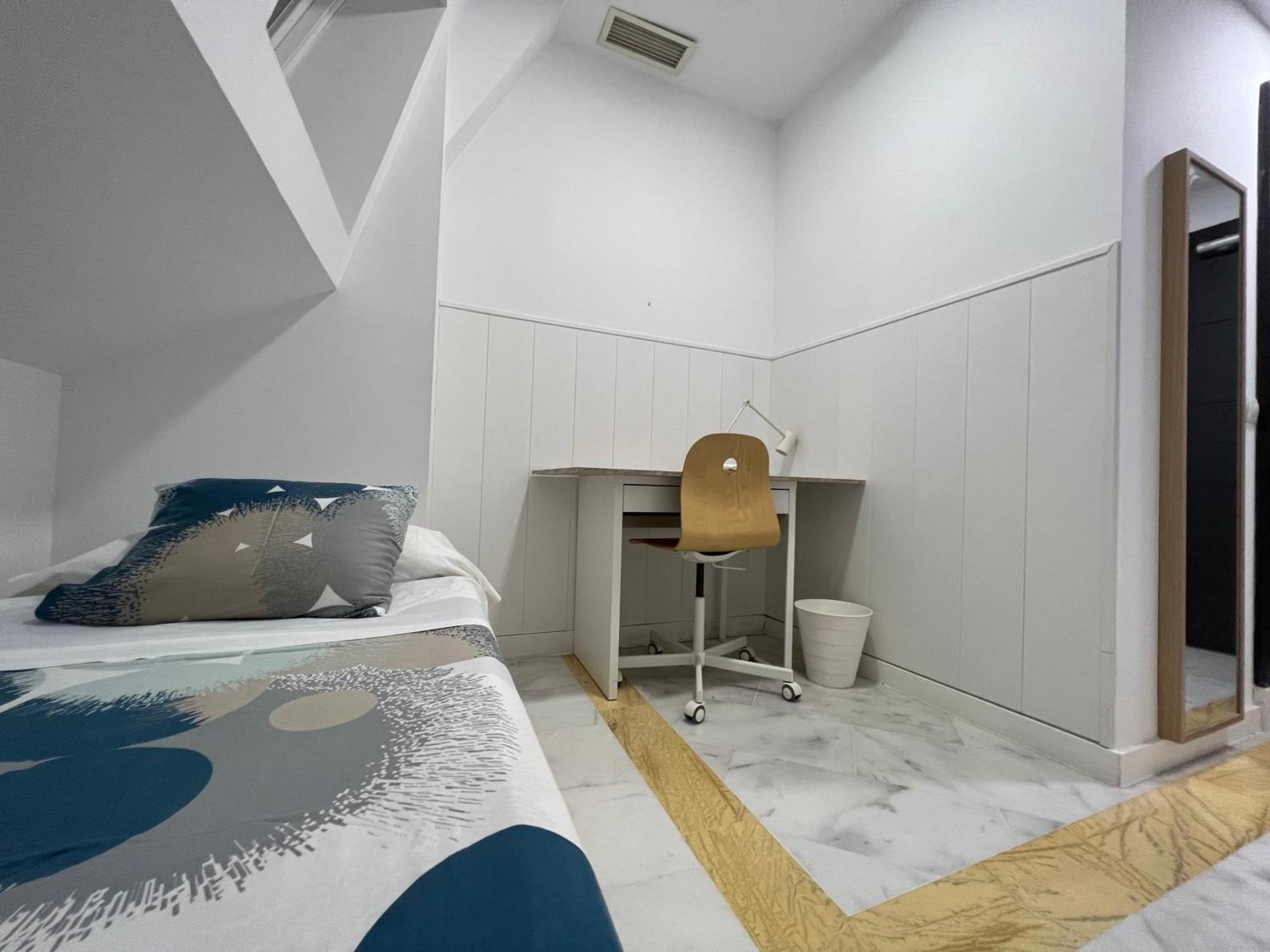 Colegio Mayor Careu - Women Only - University Community Seville Luaran gambar