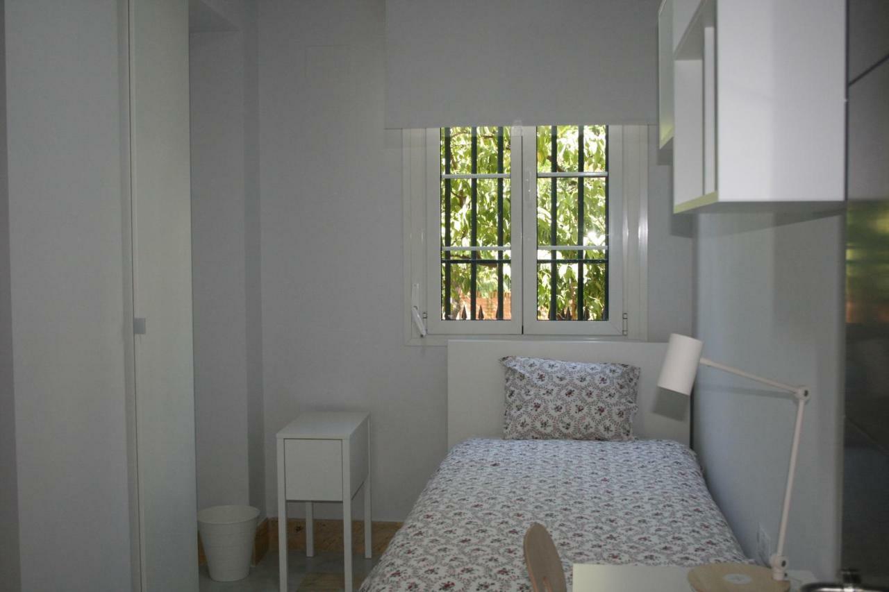 Colegio Mayor Careu - Women Only - University Community Seville Luaran gambar