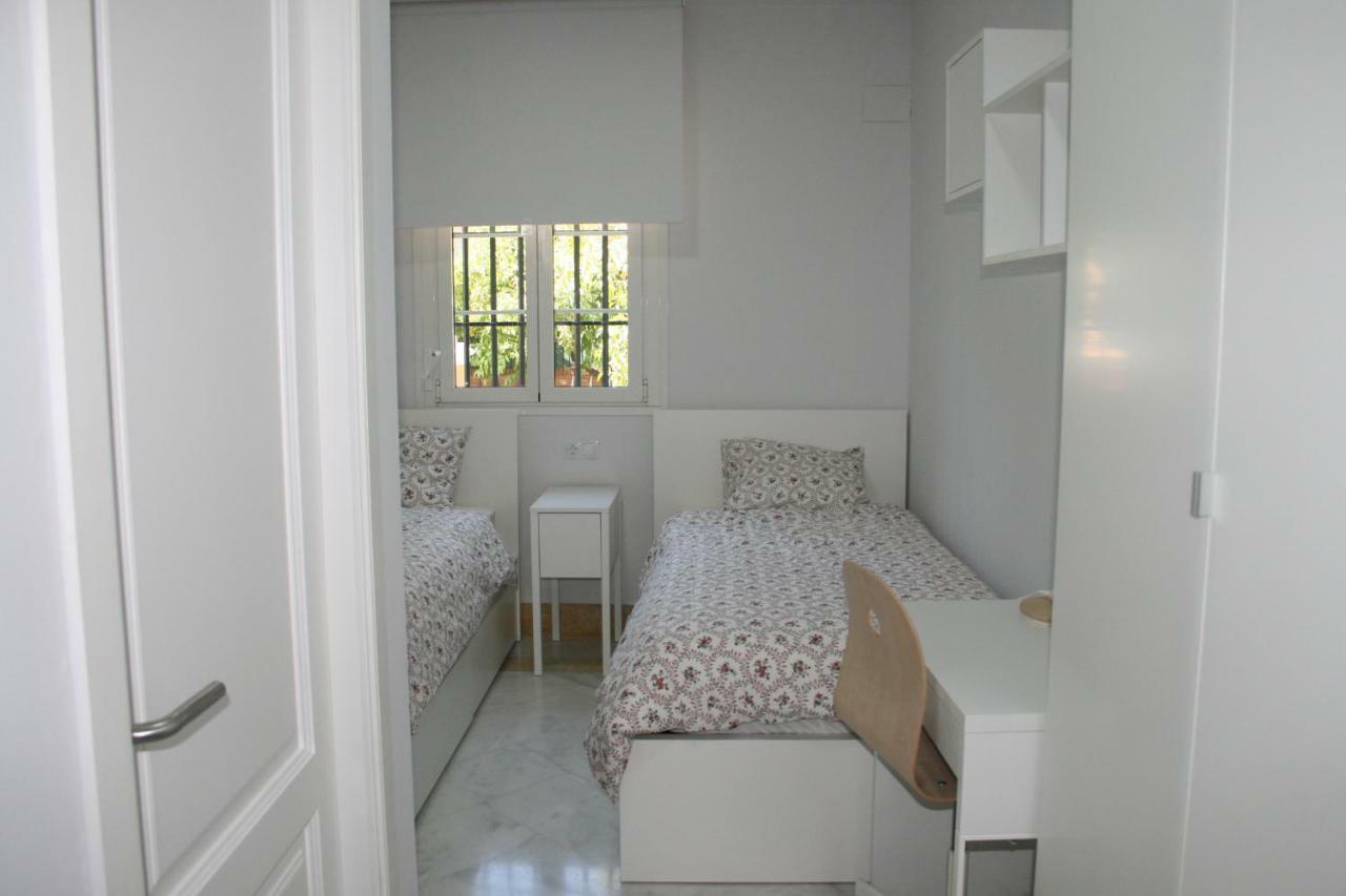 Colegio Mayor Careu - Women Only - University Community Seville Luaran gambar